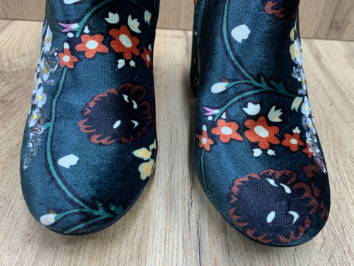 Just Fabulous Loreida Ankle Boots Women’s Size US 5.5 Floral Print Block Heels - Picture 5 of 15