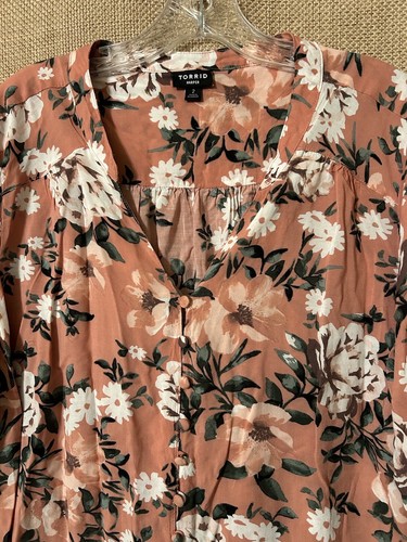 Torrid Harper Pink Floral 3/4 Sleeve Challis Flowy Button Up Blouse Top Size 2 - Picture 6 of 7