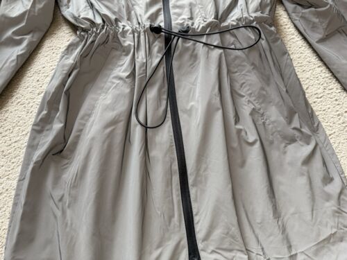 Giacca trench VSX Glow riflettente Victorias Secret lunga zip argento taglia XS - Foto 8 di 23