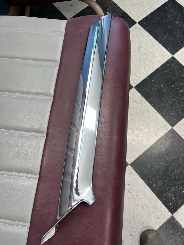 1963 1964 年别克里维埃拉挡风玻璃柱镀铬装饰 — 第 2/4 张图片