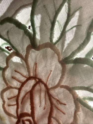 Mantel de Colección Hedaya Linens Angélica Bordado Cortado a Mano 52X70 6 Servilletas - Imagen 8 de 12