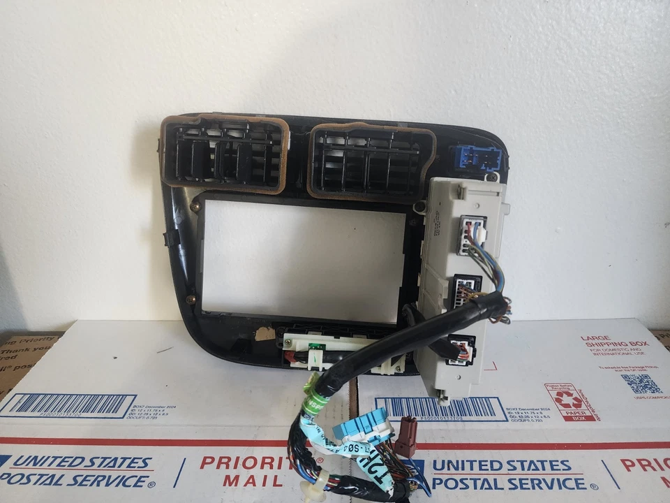 Honda Civic 1999-2000 OEM tablero central bisel de control de clima con rejillas de ventilación Foto 2 de 4