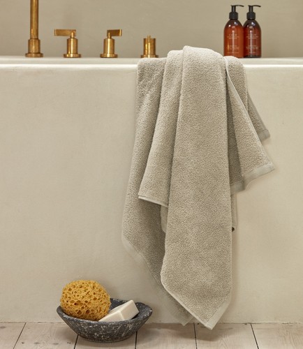 Christy Hand Towel Designer Cotton Fluffy & Velvety Quick Dry Towel 450GSM Latte - Picture 4 of 5