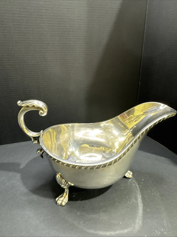 Barco de salsa/salsa plateado estilo georgiano de colección (borde Gadrooned, patas) Foto 2 de 4