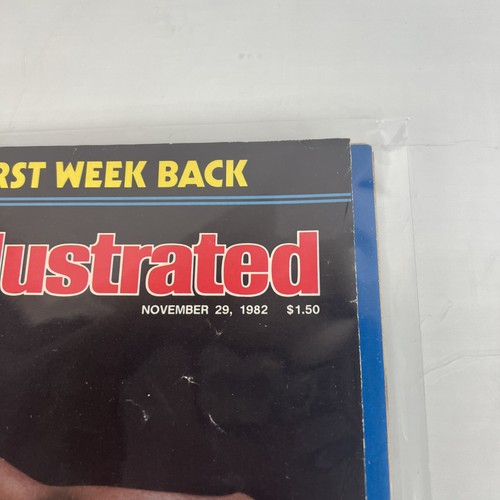 Sports Illustrated 29 de noviembre de 1982 NCAA Ralph Sampson y Patrick Ewing - Imagen 4 de 8