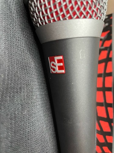 sE Electronics V7 Supercardioid Dynamic Handheld Vocal Microphone - Picture 6 of 12