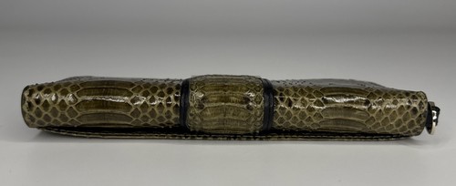 Muñequera billetera de cuero de piel de serpiente STUART WEITZMAN - Imagen 4 de 10
