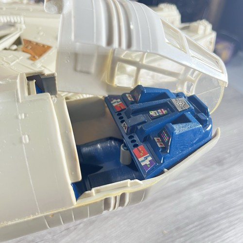 Kenner Star Wars ESB Millennium Falcon with Box 99% Complete With Clip & Struts - Picture 8 of 24