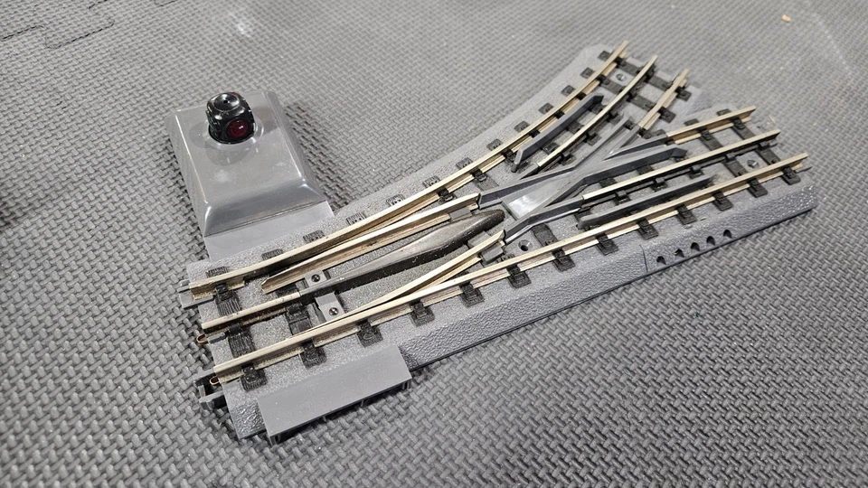 MTH 40-1044 RealTrax O-42 Nickel Silver Left Hand Remote Switch Turnout - Image 3 of 4