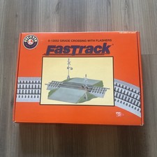 LIONEL O SCALE GRADE CROSSING WITH FLASHERS 20" track 6 1/4" wide road section