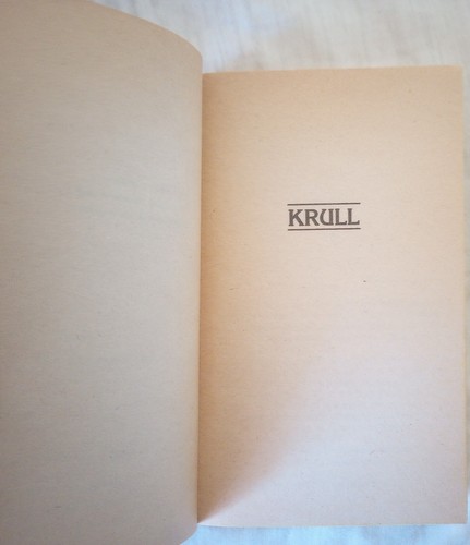 Cravatta Krull Novel 1983 Vintage Warner Books Edition Movie In Glaive Black Fortress - Foto 17 di 18
