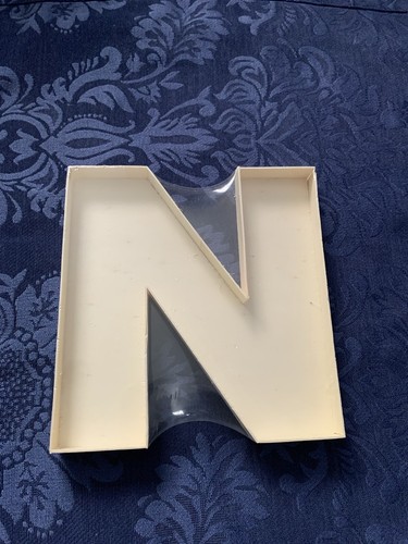 20cm Wooden Fillable Letter N - 第 1/1 張圖片