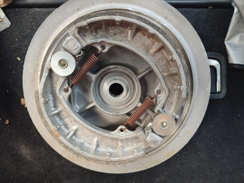 NOS 7" Twin Leading Shoe Brake Plate assembly include shoes for Triumph T100 ++ - Foto 4 di 4