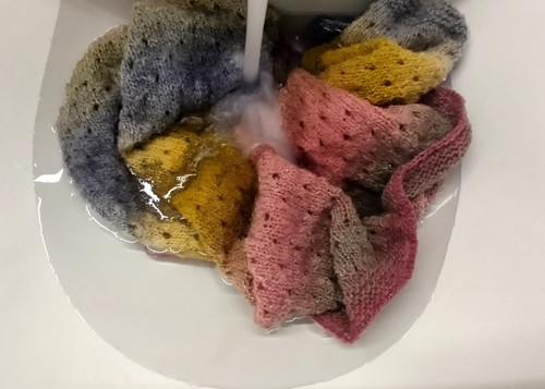 New mini handmade knitted stole from Dundas wool - Picture 4 of 5