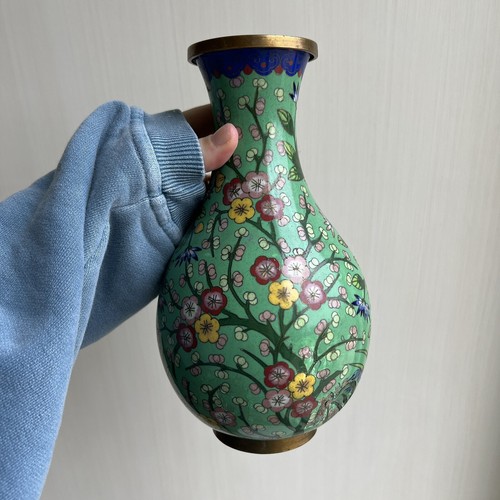 Vintage chinesische Kupfer Cloisonne erhaben Emaille Blumen grüne Vase 9,25"