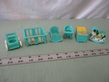 Fisher Price Little People Play Family 952 Nursery Decorator Set Pick 1 part blu