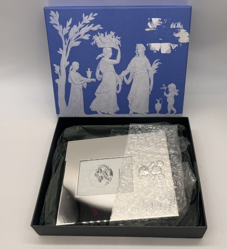 WEDGWOOD SILVER BEAR BABY PHOTO FRAME, PICTURE SIZE 5x8 cm - Picture 2 of 8