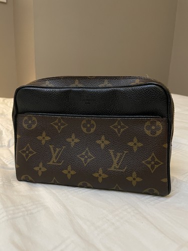 Louis Vuitton Bum/Belt Bag Black Interior Classic Monogram - Picture 3 of 10