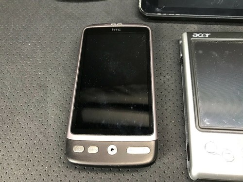 Lot de cinq smartphones et deux tablettes ACER,BLACKBERRY,HUAWEI,HTC,LOGICOM - Afbeelding 2 van 8