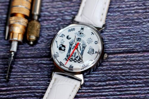Classic Masonic Watch - Rare Find with Vintage Charm Cool watch - Picture 9 of 10