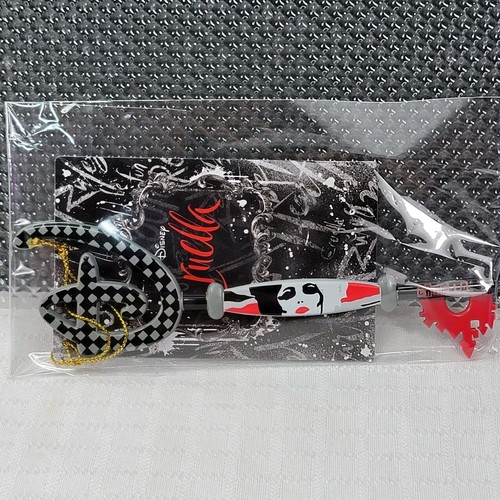 NEW Disney Store Cruella De Vil Emma Stone Live Action Collectible Key 2021