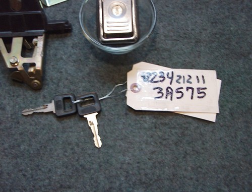 Volvo Trunk Lock & Keys 86-93 240, 85-92 740 & 83-87 760 Sedans Works Just Right - Foto 3 di 8