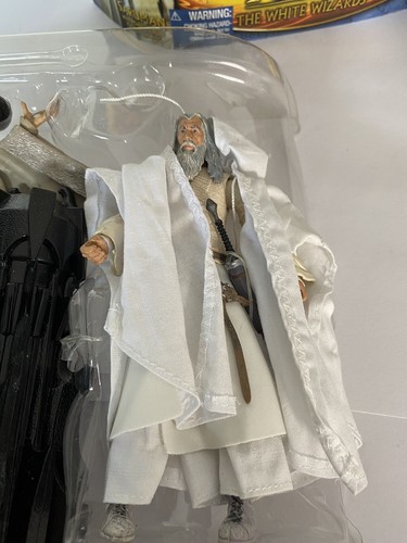 The White Wizards, UK Exclusive Saruman Gandalf & Palantir 2-Pack LOTR Toybiz - Picture 6 of 16