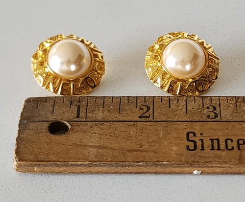Authentic Vintage CHANEL 1980s Pearl Logo Round Clip-On Earrings White/Gold WOW! - Picture 13 of 24