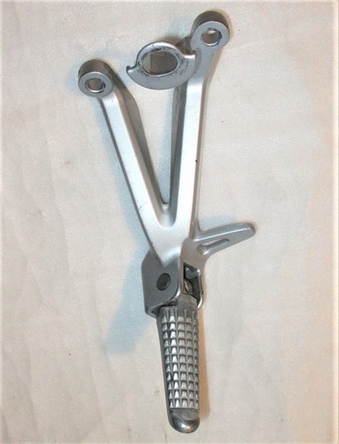 PEDANA POSTERIORE SINISTRA SUZUKI GSXR 600 GSX-R 750 SRAD POGGIAPIEDI  - Imagen 1 de 3