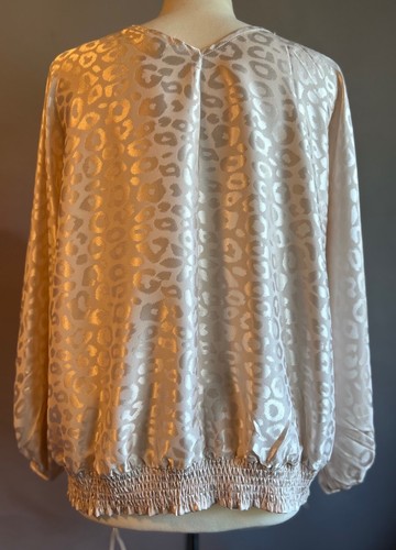 Nuevo con etiquetas Top de manga larga con estampado de leopordo satinado Umgee - Talla L - Imagen 3 de 5