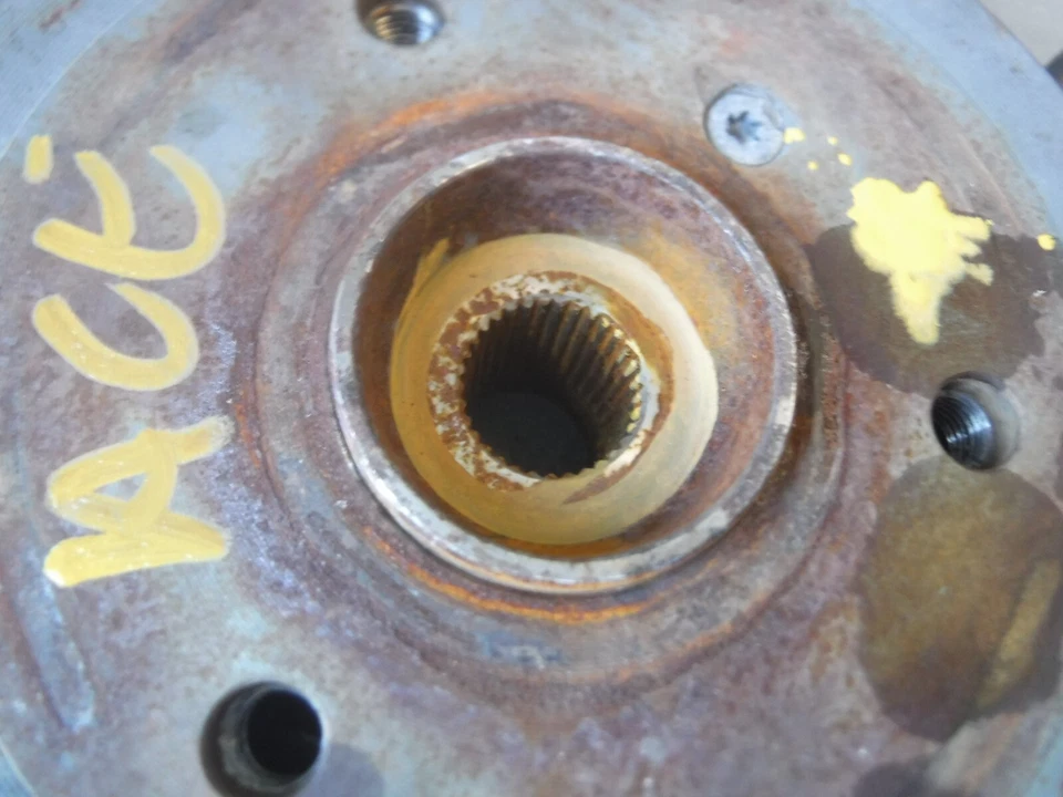 08-16 Smart Fortwo Right Passenger REAR Hub with Backing Plate OEM - Image 3 of 4