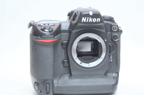 Nikon D2X 12.4 Megapixel Digital SLR Camera Body 113 - Picture 1 of 3