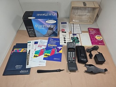 Vintage Motorola Flip Phone PC550 / 34132WAREA Ameritech With Box