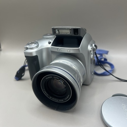 Fujifilm FinePix S3500 Digital Camera - 6x optical zoom - with carry case. - Picture 2 of 14