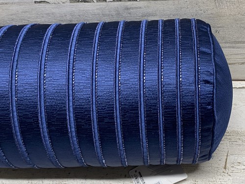 Hotel Collection Glint 8" x 20" verziertes dekoratives Kissen blau neu - Bild 3 von 8