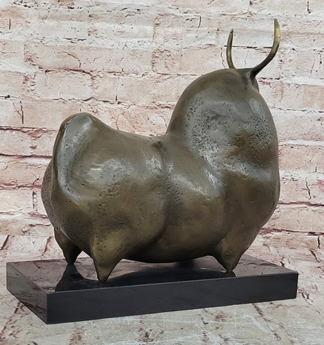 Huge Animal Figure for the Garden - Cubistic Bronze Bull by Botero Sculpture NR - Picture 6 of 10