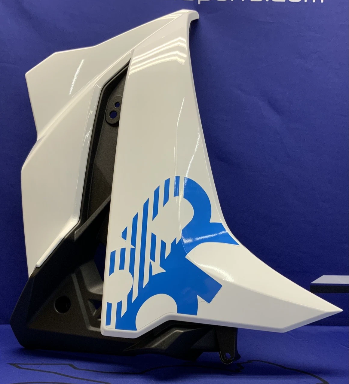 Suzuki Right Upper Fairing (Pearl Tech White) GSX-8R 24-26 OEM 94470-25L10-QU2