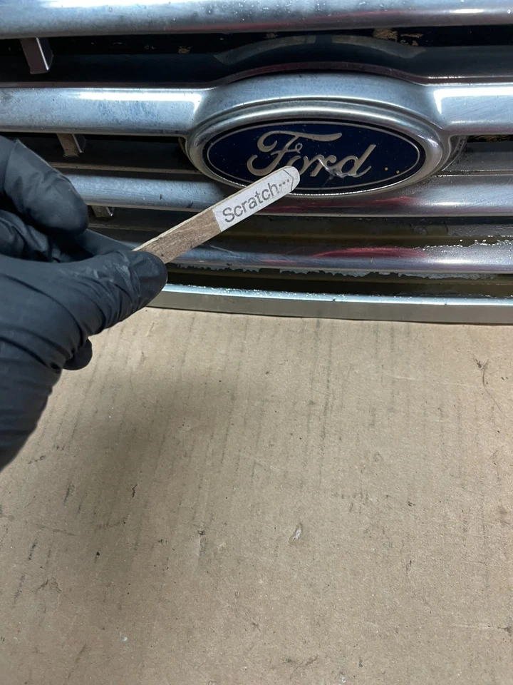 Parrilla superior delantera cromada Ford Crown Victoria 2003 a 2011 u7507 DG Foto 4 de 4