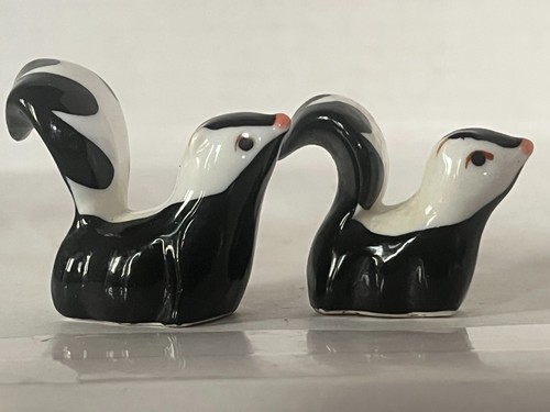 2 estatuillas de porcelana Hagen Renaker Skunk de colección - Imagen 5 de 6