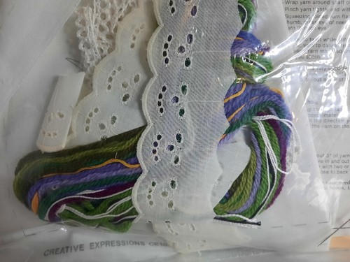 Creative Expression Crewel 7"x 7" Stiefmütterchen Kissen-Set. Vintage 1981. NOS. - Bild 5 von 7