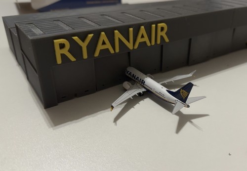 Ryanair Stansted Hangar 1/500 - Picture 5 of 7