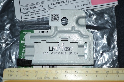 Range Rover Evoque Instrument panel support bracket LR073097 new genuine - Picture 3 of 3