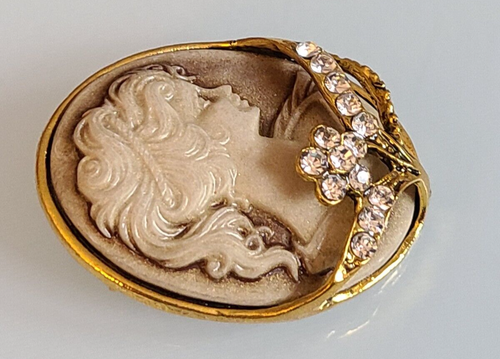 GORGEOUS 1 1/2 INCH DIMENSIONAL RESIN RHINESTONE CAMEO FLOWERS BROOCH PIN WOW - Picture 2 of 10
