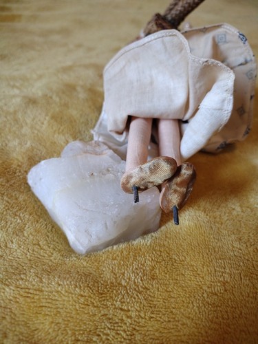Hand Crafted Cloth Doll 11" Indian Woman Carrying Rugs On Stone Base 1940s - Picture 17 of 20