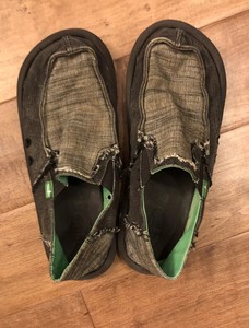 sanuk beach shoes