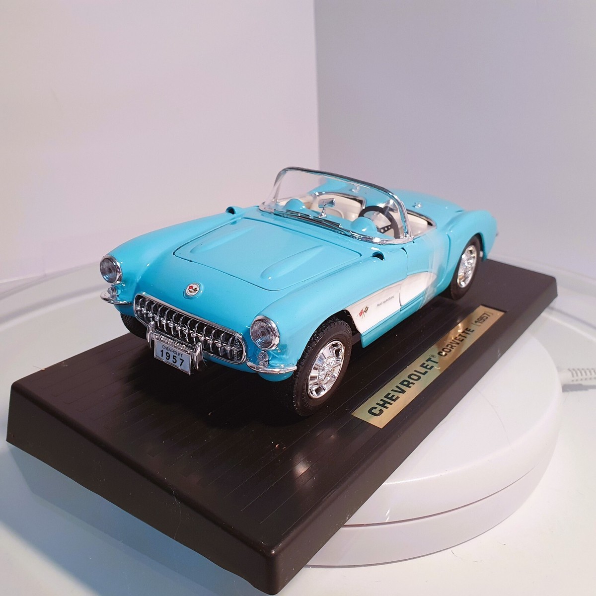 コルベット　1957  1:18 コレクション 1/18 Road Signature 1957 Chevrolet Corvette Convertible