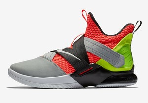 pink lebron soldier 12