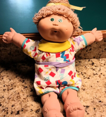Vintage Cabbage Patch Baby Doll Xavier Roberts signed 1978, 1983