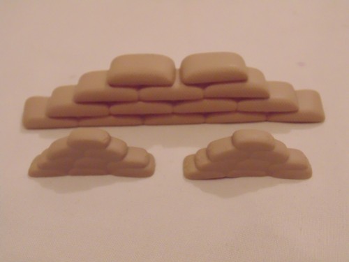 W.A.W Desert Ruins & Sandbags Accessories – 5 Pieces Plastic 5.9cm – Used - Picture 2 of 4