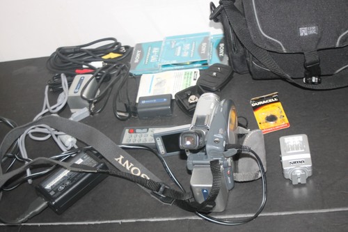 SONY Handycam DCR-DVD201 Camera Camcorder Mini DVD-R  W/ Case Remote - Picture 6 of 8
